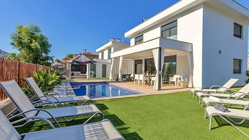 Beach Villa Cosins 1 Mel Swimming pool