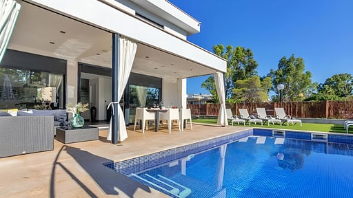 Beach Villa Cosins 1 Mel Swimming pool