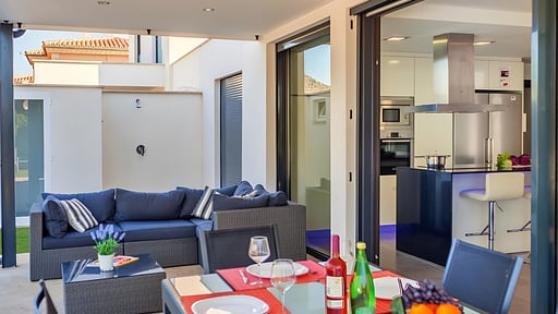 Beach Villa Cosins 1 Mel Terrace/Veranda