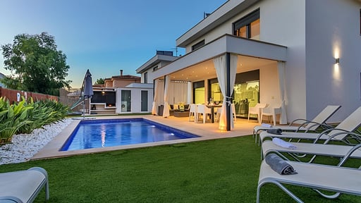 Beach Villa Cosins 1 Mel Swimming pool