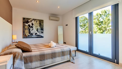 Beach Villa Cosins 1 Mel Bedroom 1