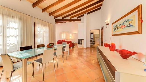 Beach Villa Margot Dining area