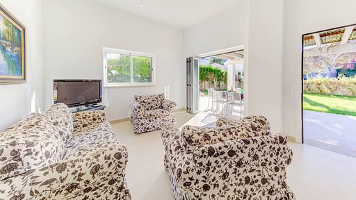 Beach Villa Pins Living room