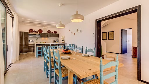 Beach Villa Silver Dining area