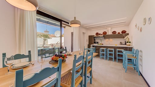 Beach Villa Silver Dining area