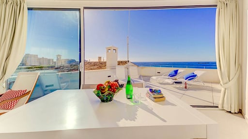 Beachfront Apartment Migjorn Cel Dining area