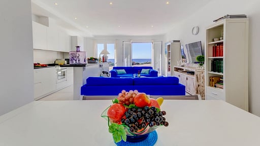 Beachfront Apartment Migjorn Playa Dining area