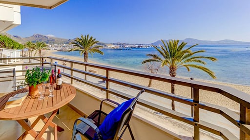 Beachfront Apartment Simar Terrace/Veranda