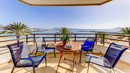 Beachfront Apartment Simar Terrace/Veranda