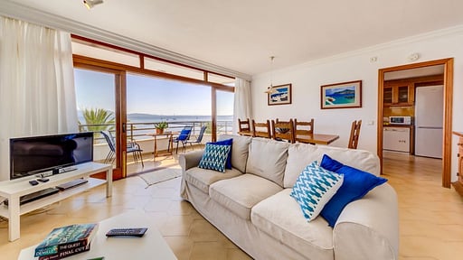 Beachfront Apartment Simar Living room