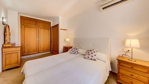 Beachfront Apartment Simar Bedroom 4