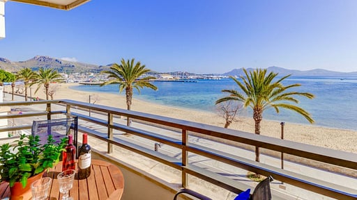 Beachfront Apartment Simar Terrace/Veranda