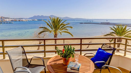 Beachfront Apartment Simar Terrace/Veranda