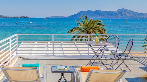 Beachfront Apartment Sivella Terrace/Veranda 1