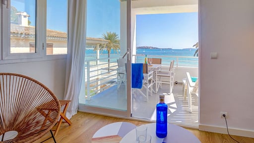 Beachfront Apartment Sivella Living room