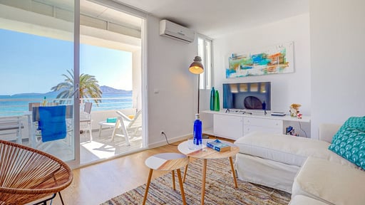 Beachfront Apartment Sivella Living room