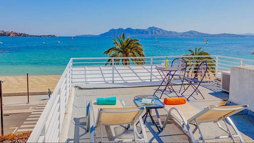 Beachfront Apartment Sivella Terrace/Veranda 1