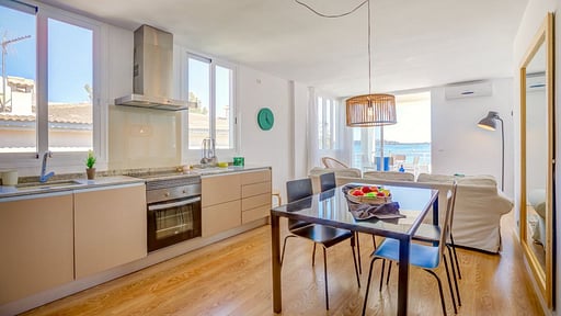 Beachfront Apartment Sivella Dining area