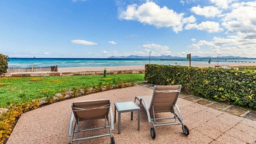 Beachfront Villa Socias Playa Terrazza/Veranda