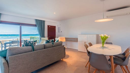 Beachfront Villa Socias Playa Zona pranzo