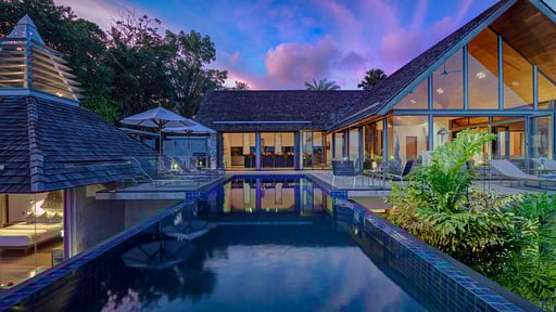 Villa Benyasiri Swimming pool