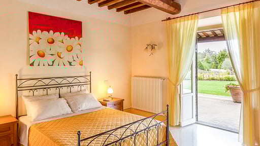 Bisenzio Farmhouse Camera da letto 2