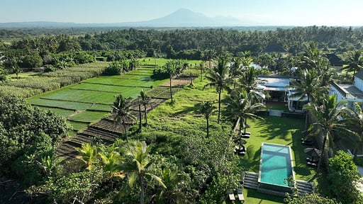 Black Beach Villa Andere