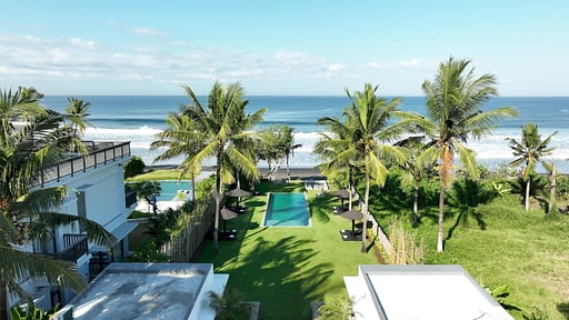 Black Beach Villa Andere