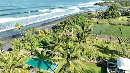 Black Beach Villa Andere