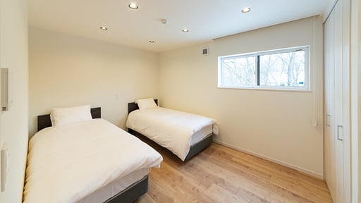 Black Crane Chalet Bedroom 3