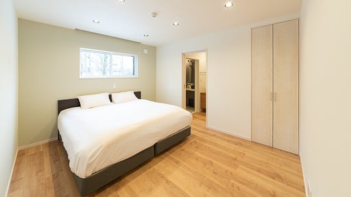 Black Crane Chalet Bedroom 1