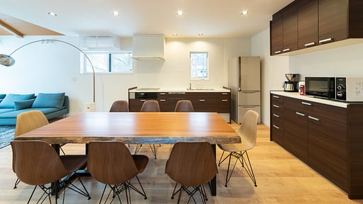 Black Crane Chalet Dining area