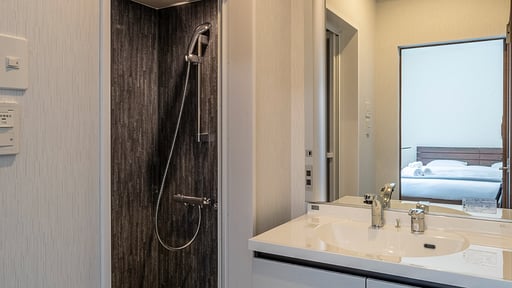 Blue Heron Chalet Bedroom 1