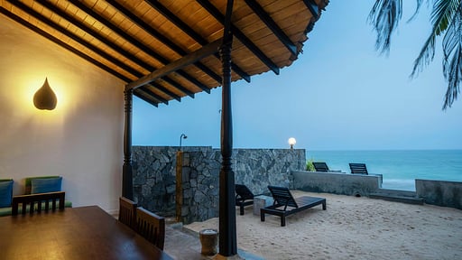 Blue Parrot Beach Villa Dining area