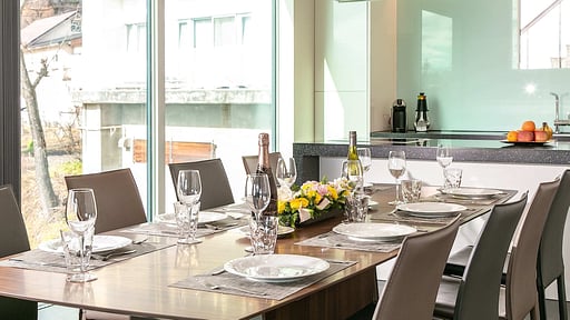 Bluebird Apartments Dining area