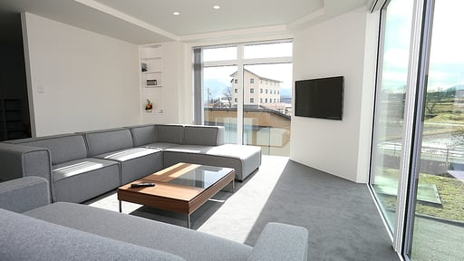 Bluebird Apartments Living room