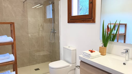 Botana Woods Villa Bedroom 1