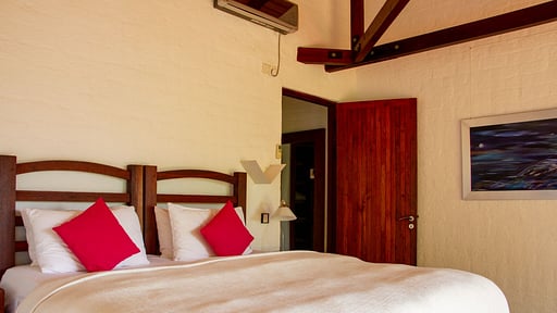 Bougainvillea Retreat Bedroom 1