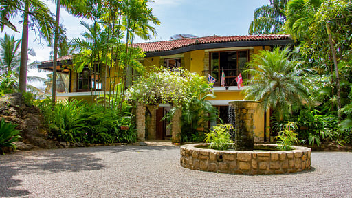 Bougainvillea Retreat Surroundings
