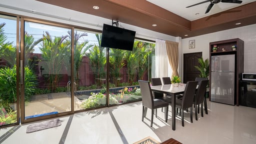 Boutique Resort Villa 2 Dining area