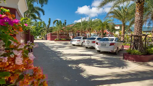 Boutique Resort Villa 2 Parking areas