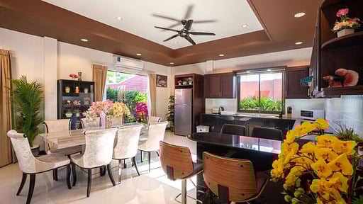 Boutique Resort Villa 4 Dining area