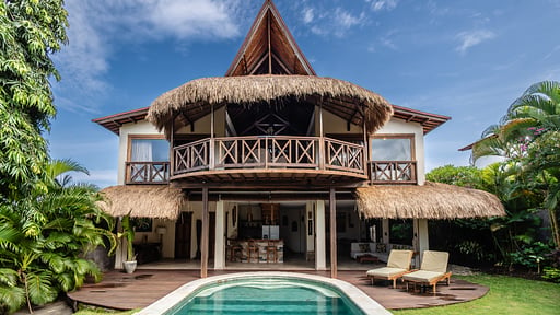 Breezy Emerald Villa Drone foto's