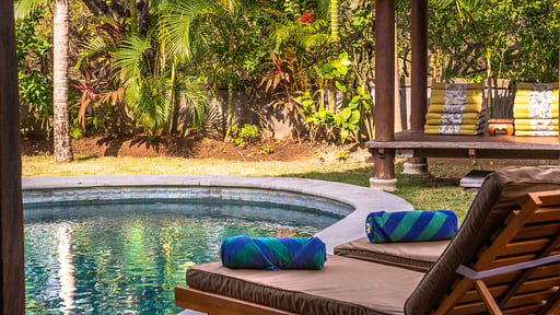 Breezy Emerald Villa Zwembad