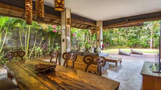 Breezy Emerald Villa Eethoek