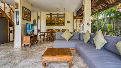 Breezy Emerald Villa Woonkamer