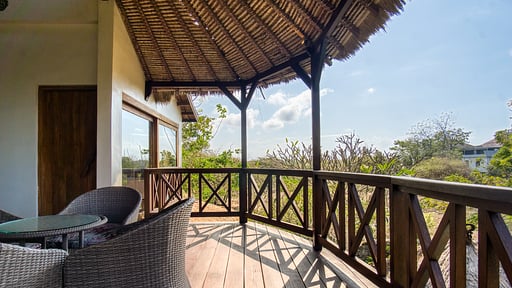 Breezy Flamboyant Villa Terrace/Veranda