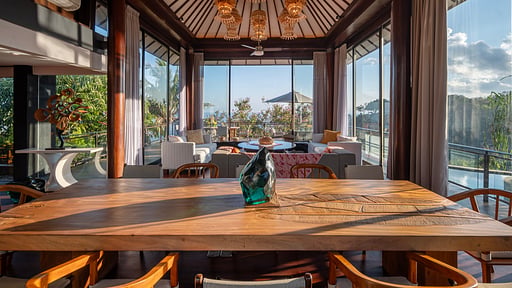 By The Cliff Villa Обеденная зона