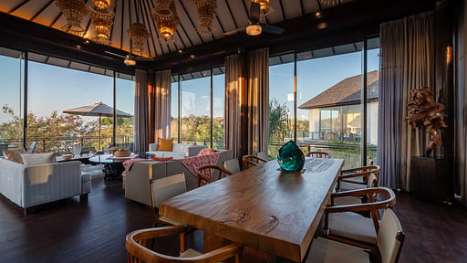 By The Cliff Villa Обеденная зона