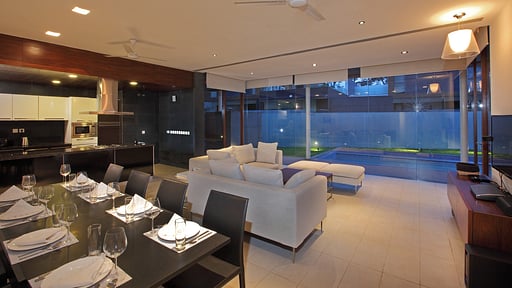 Calem Grove Villa 6 Dining area